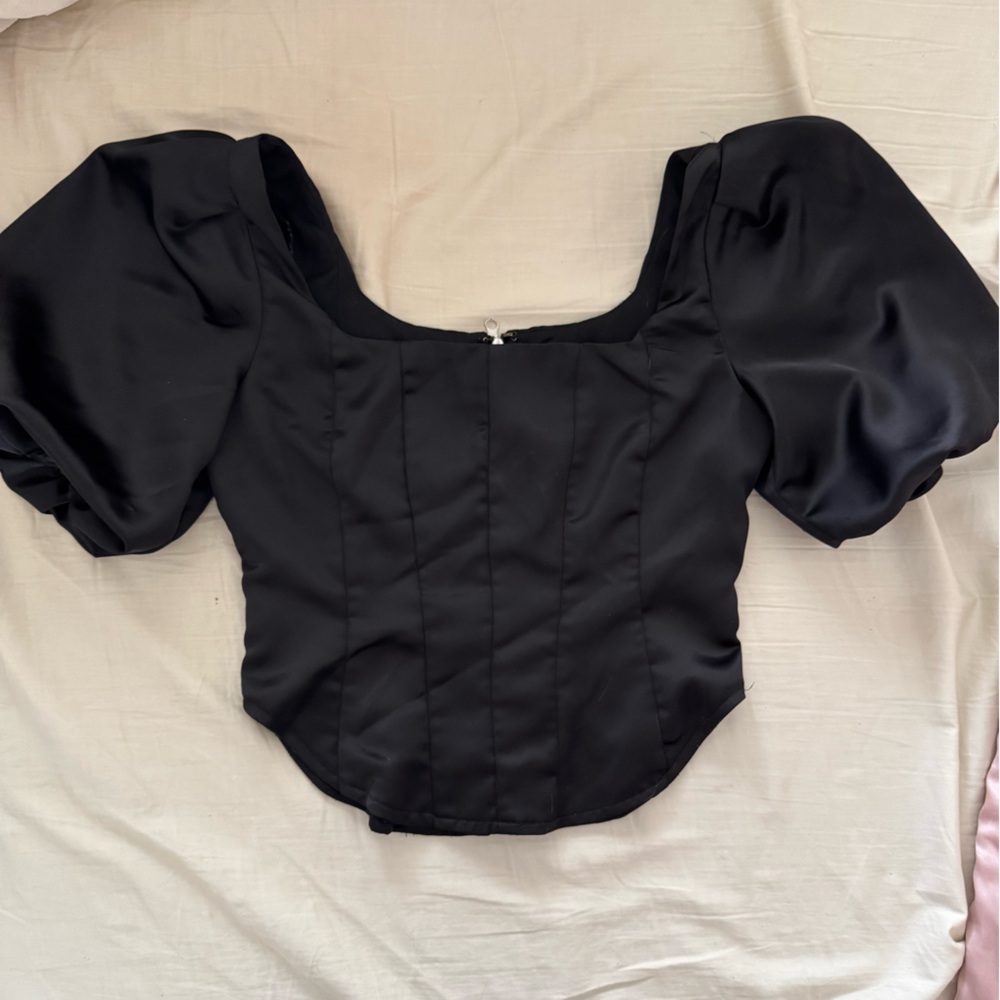 TCEC black puffy sleeve zip up top